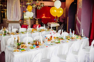 Bir olay partisi için tablo ayarlandı