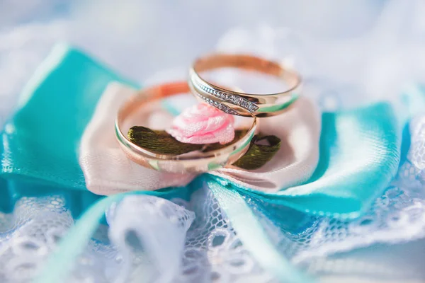 Gold wedding rings — Stock Photo, Image