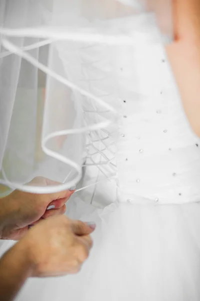 Lindo vestido de noiva — Fotografia de Stock