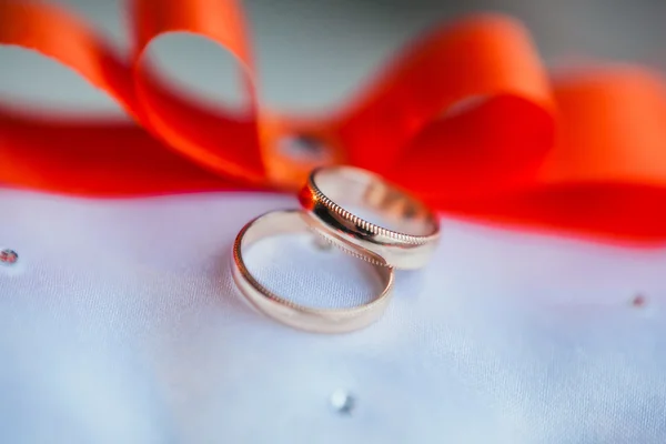 Gold wedding rings — Stock Photo, Image