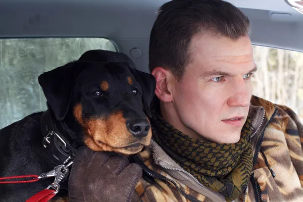 The man with the German hunting terrier sit in the machine. — Stock Photo, Image