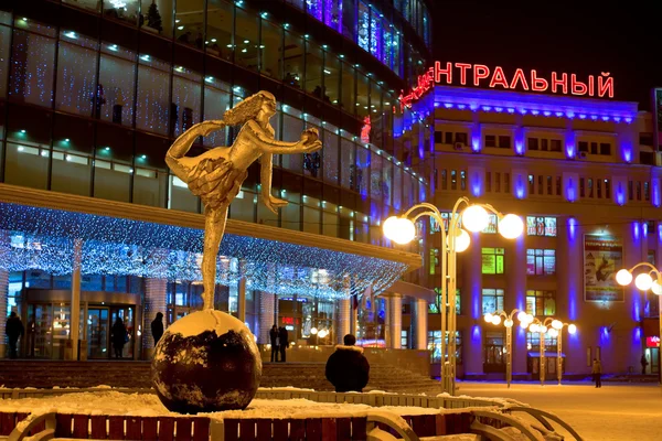 Sculpture Girl on the ball in the night city landscape — Stock Photo, Image