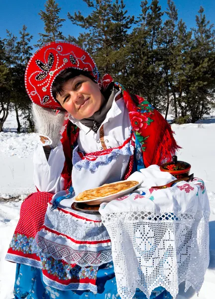 sundress krep Rus kadın. maslenitsa