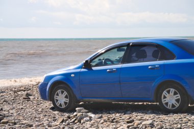 araba üzerinde plaj çakıl