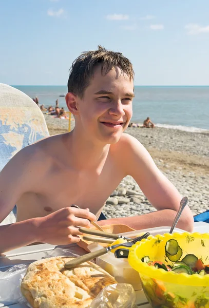 Mittagessen mit Blick auf das Meer — Stockfoto