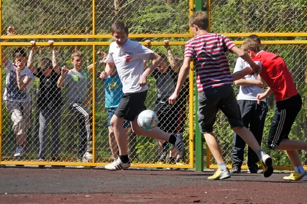 Ungdom fotboll gård — Stockfoto