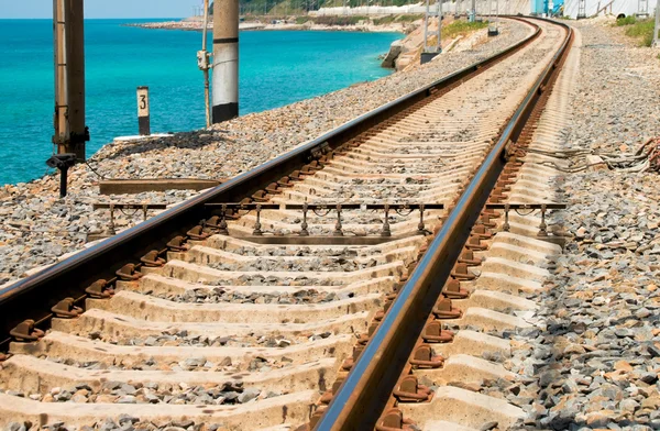 Railroad tracks near the sea — Stock Photo, Image