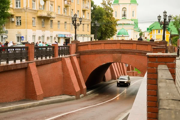 Widok z kamiennym mostem w Woroneżu — Zdjęcie stockowe