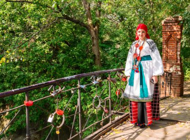 Kız Rus ulusal kostüm Ostrogozhsk bölge Voronej ilinde