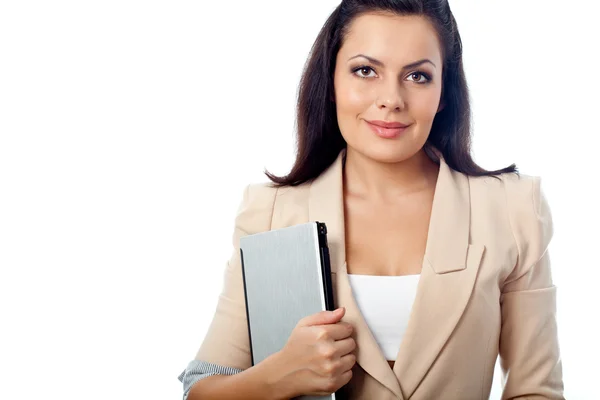 Красивая женщина держит ноутбук — стоковое фото