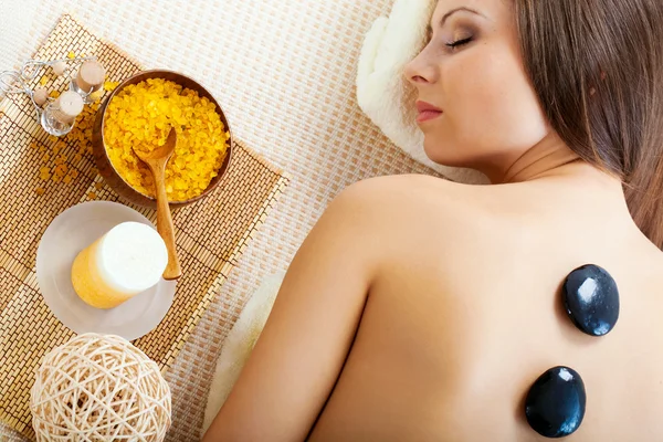 Woman getting treatment in a spa — Stock Photo, Image