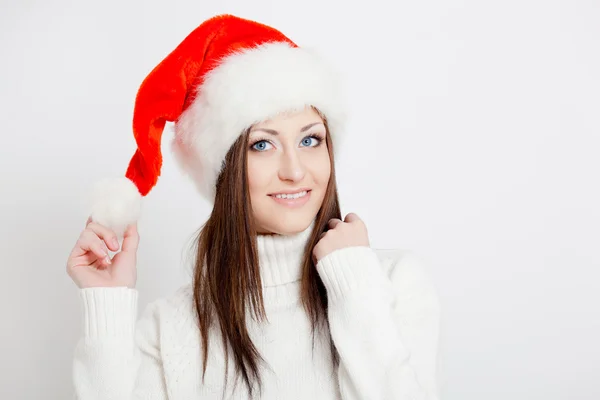 Lachende brunette vrouw in Kerstman hoed — Stockfoto