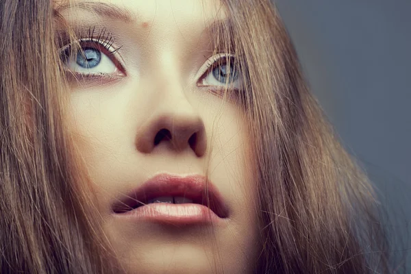 Retrato de cara de mujer de primer plano — Foto de Stock