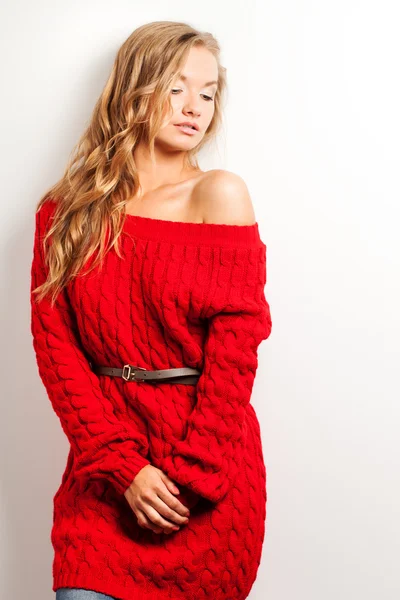 Mujer sexy rubia con vestido rojo —  Fotos de Stock