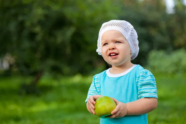 Cute baby girl in the park — Stock Photo, Image