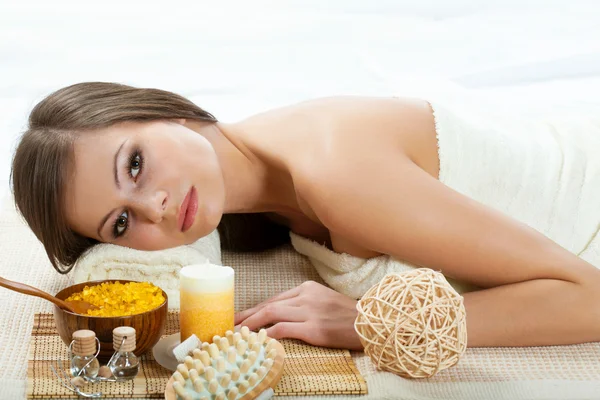 Vrouw behandeling krijgt in een spa — Stockfoto