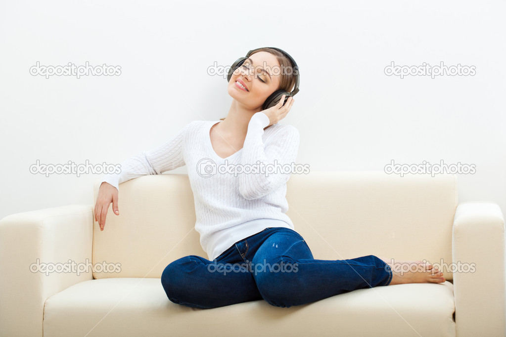 Woman on the sofa listening to music