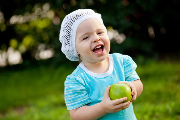 Cute baby girl in the park — Stock Photo, Image