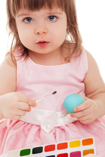 画复活节彩蛋的小女孩 — 图库照片