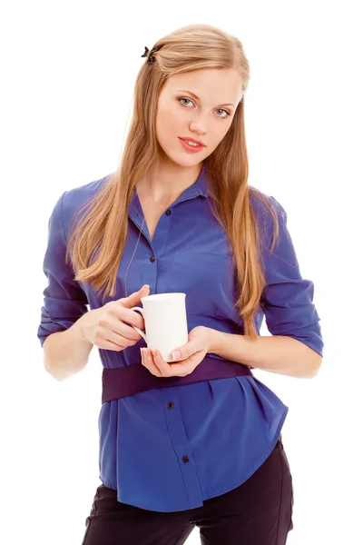 Linda loira segurando caneca branca — Fotografia de Stock