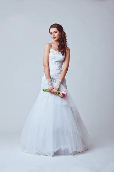 Hermoso estudio de novia de longitud completa retrato — Foto de Stock