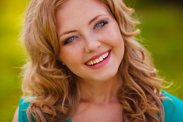 Closeup happy woman face outdoors — Stock Photo, Image