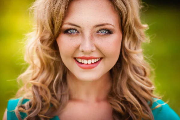 Closeup happy woman face outdoors — Stock Photo, Image