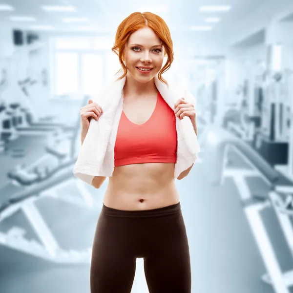 Mujer haciendo ejercicio con pesas — Foto de Stock