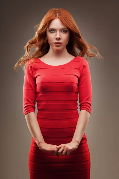 Mulher sexual vestindo vestido vermelho — Fotografia de Stock