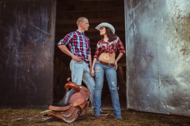 Çift ayakta yakınlarında kararlı