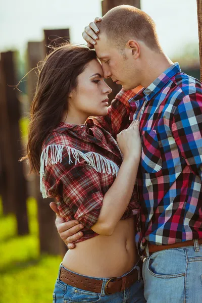 Couple on the farm stading near fence — Stock Photo, Image