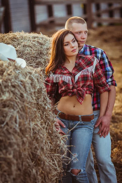 Couple embracing near hay — Stock Photo, Image