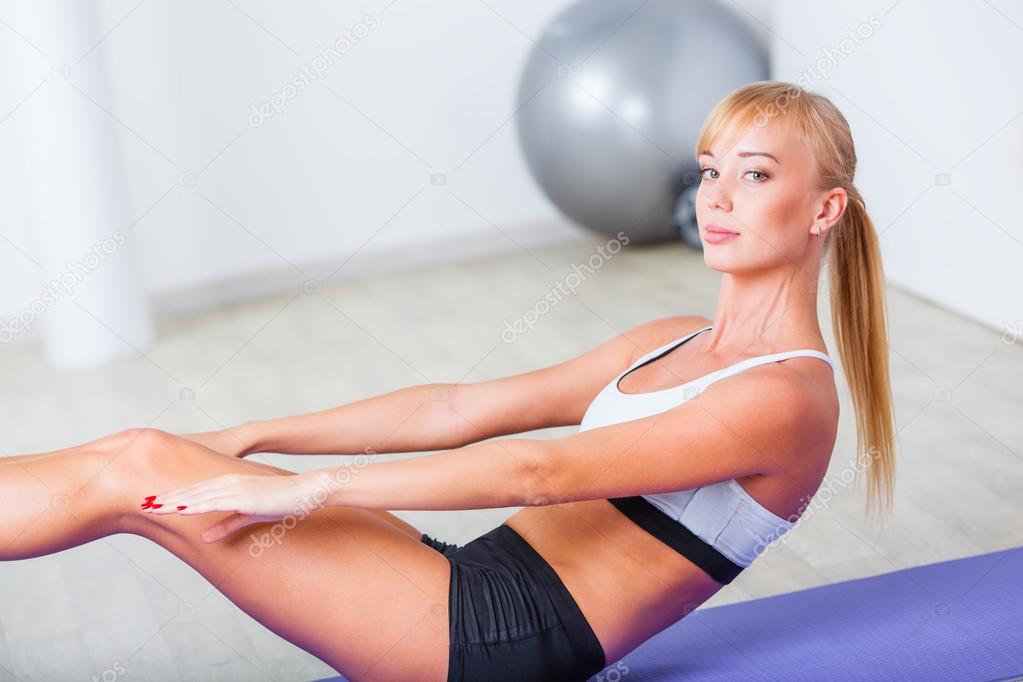 Woman doing sit-ups on the floor