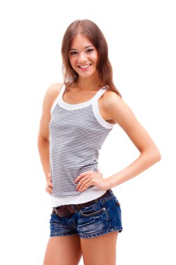 Beyaz arka plan üzerinde duran kız