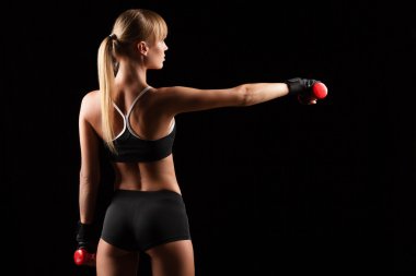 kadın dumbell kırmızı kaldırma