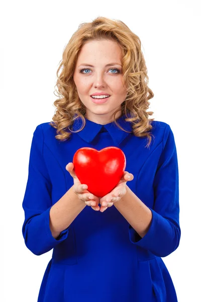 Vrouw bedrijf hart — Stockfoto