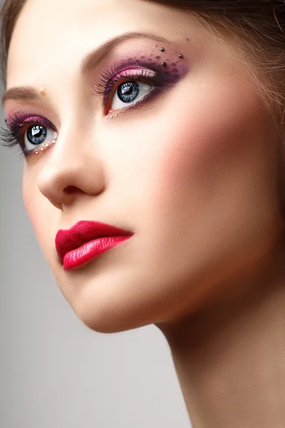 Profesjonalny makijaż moda model blondynka portret — Zdjęcie stockowe