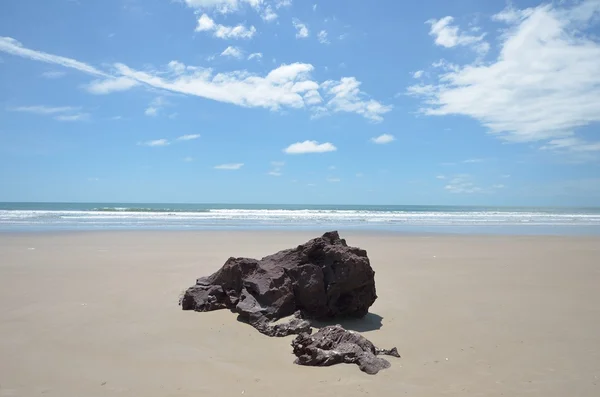 Rochers sur la plage — Photo