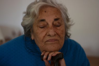 yaşlı kadın
