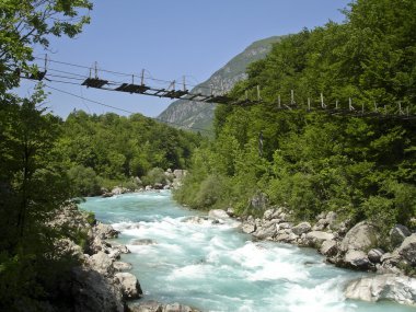 soca Nehri üzerinde asma köprü