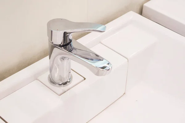 Molti Acqua Rubinetto Pulita Bagno Negozio — Foto Stock