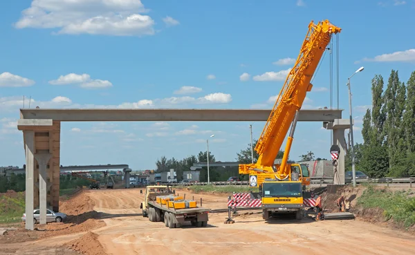 Construction of a pedestrian bridge — Stock Photo, Image