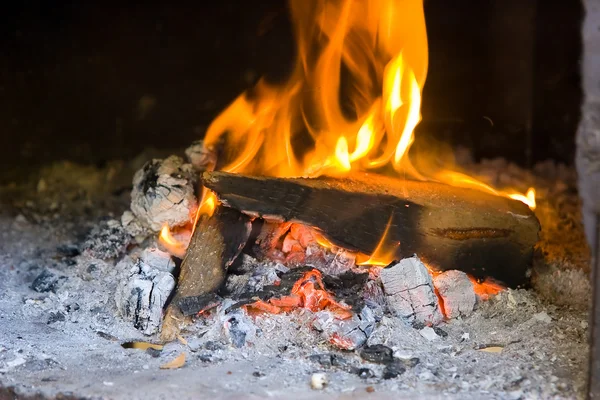 Fogo no forno — Fotografia de Stock