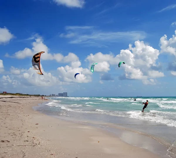 Dania plaży kitesurferów — Zdjęcie stockowe