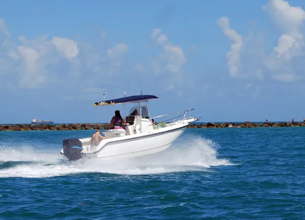 Bateau de pêche sportive — Photo