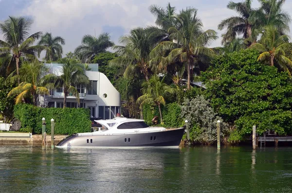 Mini Yacht — Stock Photo, Image