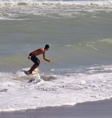 skimboard sörfçü