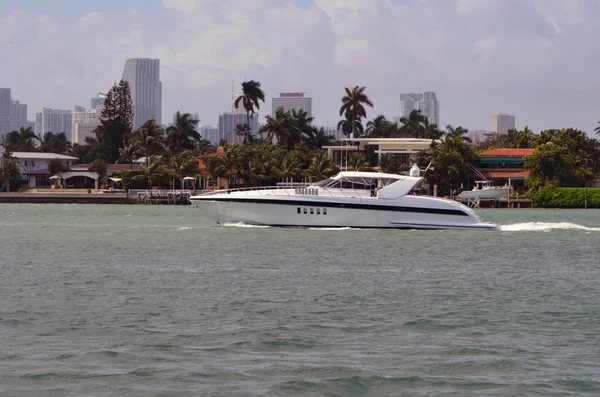 A floridai Yacht Inter part menti utakon — Stock Fotó