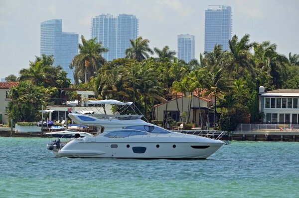 Кабинный крейсер повышенной комфортности
