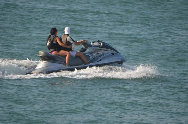 Tandem jetski renners — Stockfoto